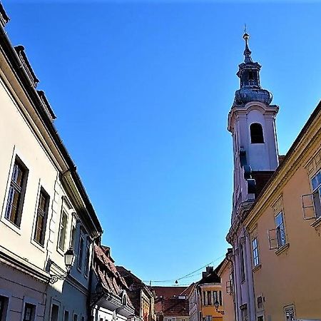 Downtown Apartments Deluxe Gyor Luaran gambar