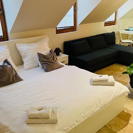 Downtown Apartments Deluxe Gyor Luaran gambar