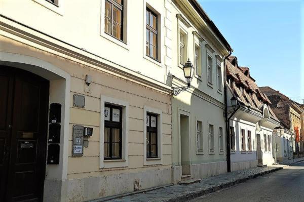 Downtown Apartments Deluxe Gyor Luaran gambar